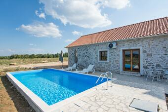 House Mirta 4