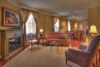 Hotel Charley Creek Inn