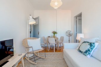 Renovated Sunny Apartment With Balcony And Free Pick-up, By Timecooler