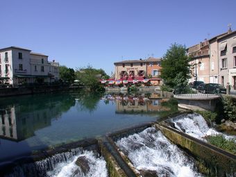 Detached Holiday Home With Private Pool Walking Distance From The Village Of Roussillon