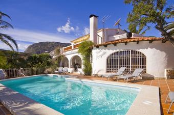 Villa - 4 Bedrooms With Pool And Wifi - 104982
