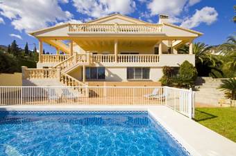 Villa - 5 Bedrooms With Pool, Wifi And Sea Views - 105008