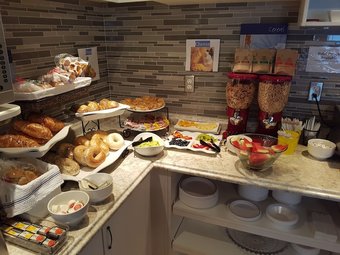 Hotel Bayside Inn & Waterfront Suites