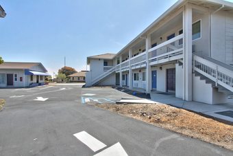 Motel Coastal Valley Inn