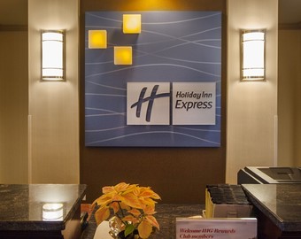 Holiday Inn Express Hotel & Suites Buffalo-airport