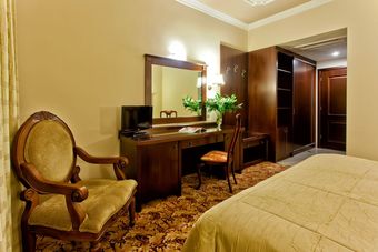 Kouros Hotel