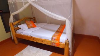 Posada Irungu Forest Safari Lodge