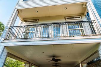 Spacious Kemah Boardwalk Townhome