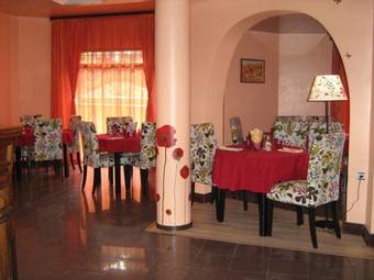 Hotel Emaly Green