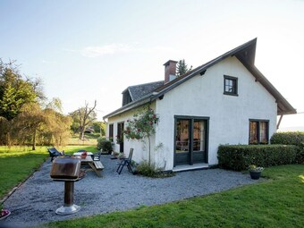 Friendly And Rustic Family Home With Fireplace And Panoramic Views