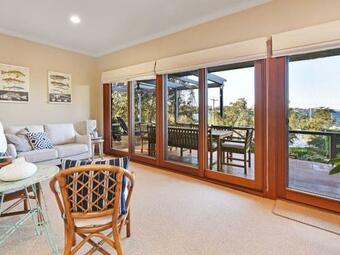 Wangi Waterfront Delight Estate - Waterfront Reserve Home