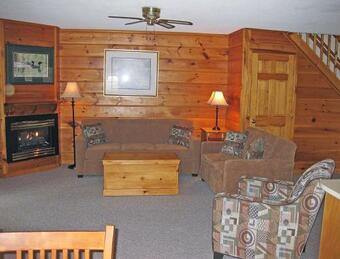 Four-season Resort On The Shore Of Calabogie Lake
