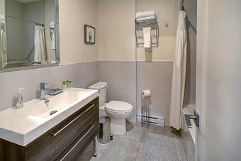 Montreal Mile-end Apartment #203 By Plateau Prime Suite