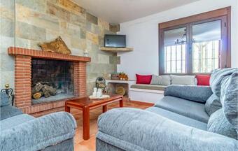 Awesome Home In Ca�ete La Real W/ Outdoor Swimming Pool, Outdoor Swimming Pool And 5 Bedrooms