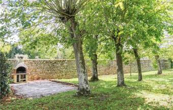 Amazing Apartment In Montmartin-sur-mer With Outdoor Swimming Pool And 2 Bedrooms