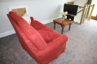Superb Stokesby Barn Apartment - Norfolk Broads & Norwich