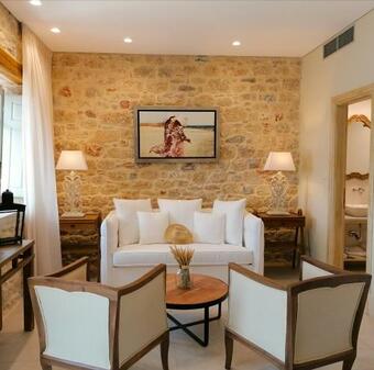 Akrolithi Boutique Hotel & Suites