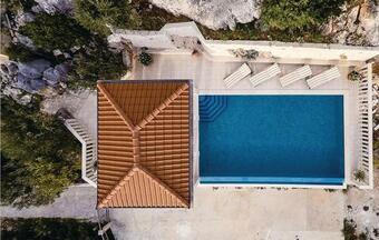 Three-bedroom Holiday Home In Vinisce