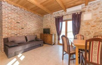 Two-bedroom Holiday Home In Lisane Tinjske