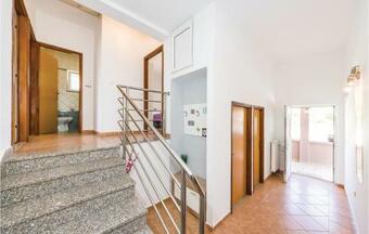 Three-bedroom Holiday Home In Murvica