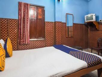 Oyo 73553 Hotel Blue Star