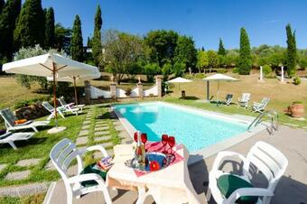 Santa Lucia Villa Sleeps 8 With Pool Air Con And Wifi