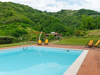 Alluring Apartment In Fosciandora With Pool