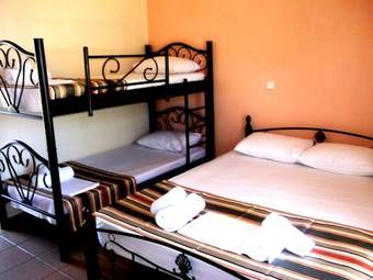 Hostal Dafnes House