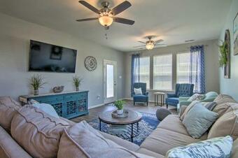 Sun-filled Home With Patio, 4 Miles To Boardwalk