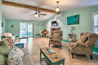 Bright And Fun Canalfront Bungalow With Kayaks And Canoe