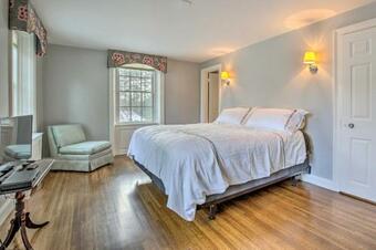 Grand Estate With Courtyard - 2 Mi To Downtown!