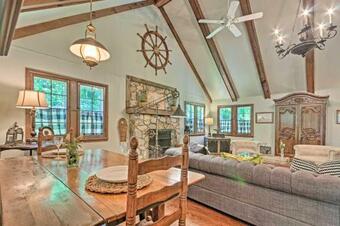Cozy 2-acre Historic Black Mountain Cabin With View!