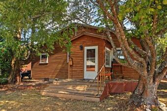Newport Cabin With Lakefront Private Porch And Grill!