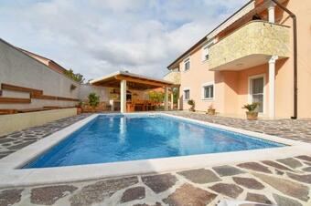 Apartment Amna