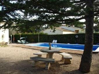 Casa Con Piscina Y Jard�n