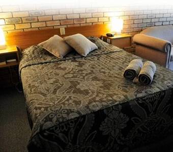Statesman Motor Inn