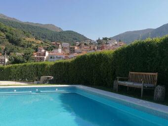 Chalet Individual Con Piscina En Pleno Valle Del Ti�tar (gredos)