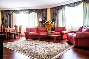 River Palace Hotel