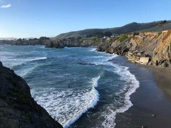 Seamist Beach Cottage, Private Beach & Ocean Views