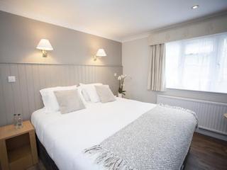 Norfolk Arms Hotel