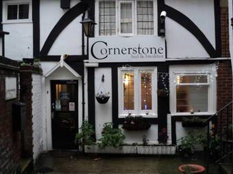 Hostal Cornerstone B&B