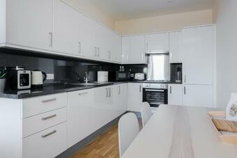 Apartamento Home From Home For Work Or Family Break, Towels Included - Pure Abodes Serviced Accommodation