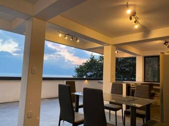 Apartamento Rustic Charm Cliffside Retreat