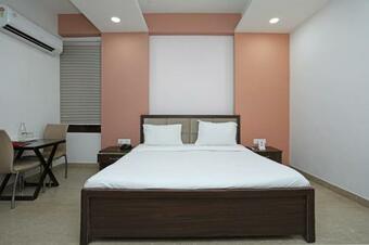 Oyo 73780 Hotel Pravin Executive