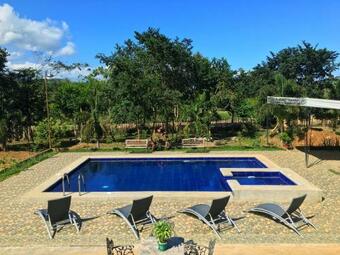 Hostal Studio-type Villa For 8pax + Pool(exclusive) + Netflix + Wifi