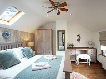 2 West Cottage
