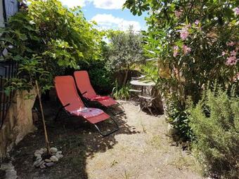 Maison Proven�ale En Pierre Naturelle � Gigondas