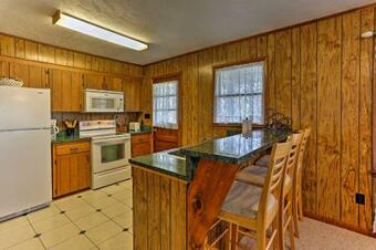 House With Fenced Yard And Shared Pier On Lake Waccamaw
