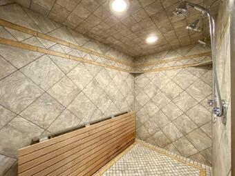 Raz Hideaway