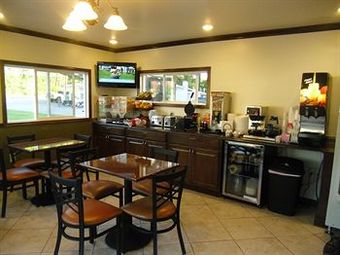 Motel Pilgrim Inn & Cottages